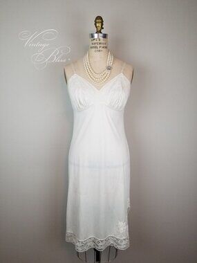 Vintage 1950's White Lace Trimmed Slip by Van Raalte Size 34